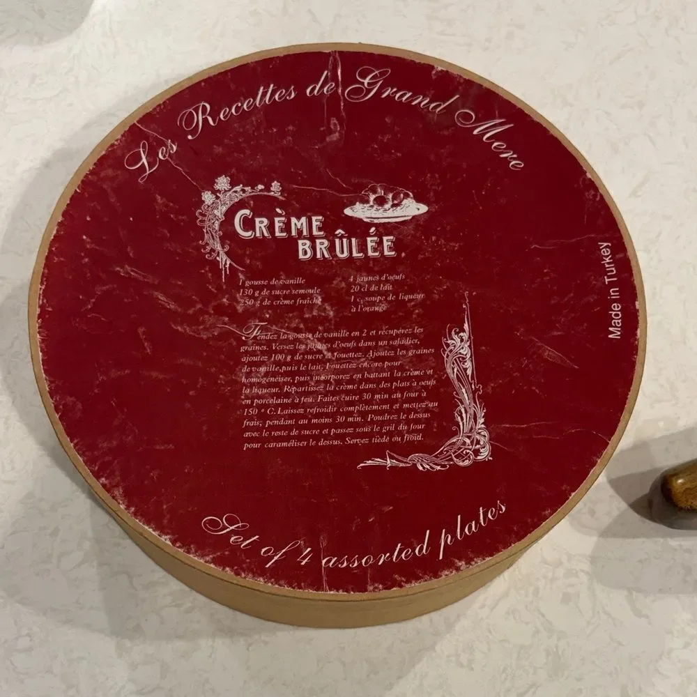 Kiss that frog Les Recettes de grand mere - Set of 4 dessert plates NEW in box